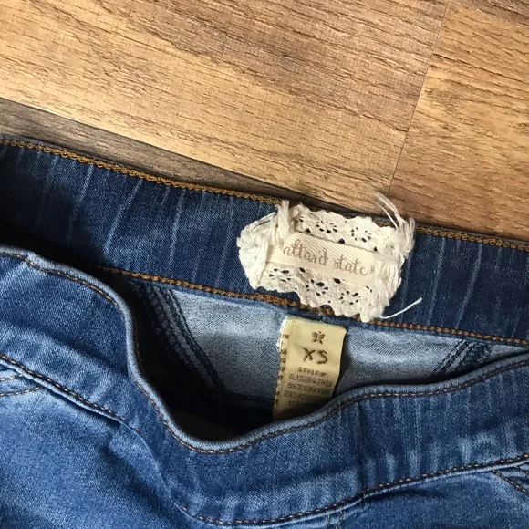 Altar’d State Med Wash Flare Jean - Picture 2 of 3